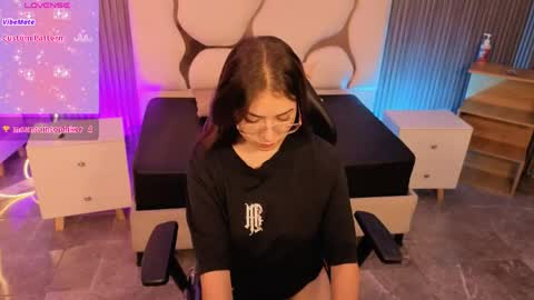 andrea_tay1 online show from 8, 6, 2026