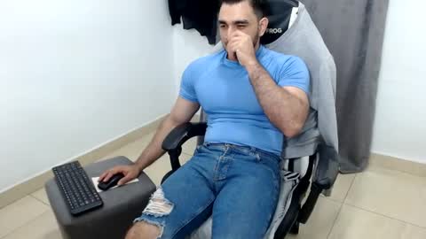 Snapshot of andres180950734 chatting on 2, 7, 2026 andres180950734 online show from 2, 7, 2026