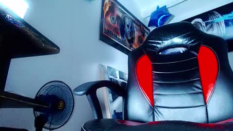 Snapshot of andres_cond chatting on 9, 10, 2025 Andrs o online show from 9, 10, 2025