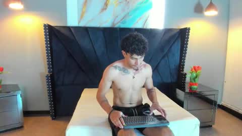 Snapshot of andres_vnk chatting on 27, 10, 2025 Andres online show from 27, 10, 2025