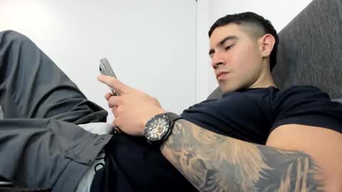 Snapshot of andresjuan92 chatting on 12, 9, 2025 onlyfanscallmegotter online show from 12, 9, 2025