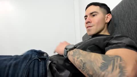 Snapshot of andresjuan92 chatting on 10, 10, 2025 onlyfanscallmegotter online show from 10, 10, 2025