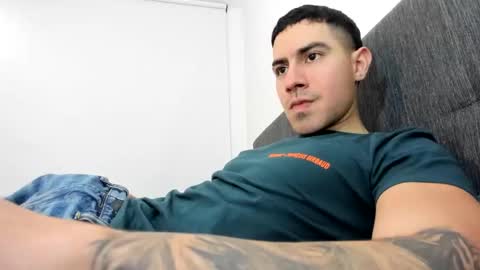 Snapshot of andresjuan92 chatting on 24, 10, 2025 onlyfanscallmegotter online show from 24, 10, 2025