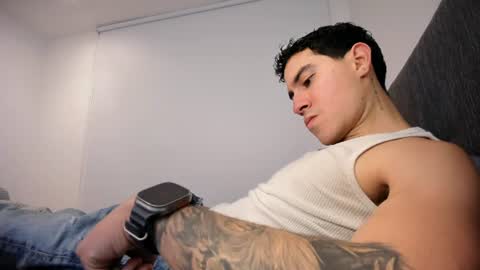 Snapshot of andresjuan92 chatting on 4, 8, 2026 onlyfanscallmegotter online show from 4, 8, 2026