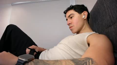 Snapshot of andresjuan92 chatting on 4, 8, 2026 onlyfanscallmegotter online show from 4, 8, 2026
