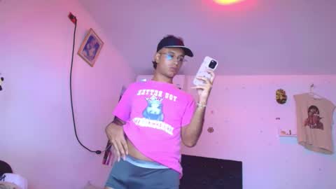 Snapshot of andreswhite_shotoflust chatting on 10, 5, 2026 andreswhite_shotoflust online show from 10, 5, 2026