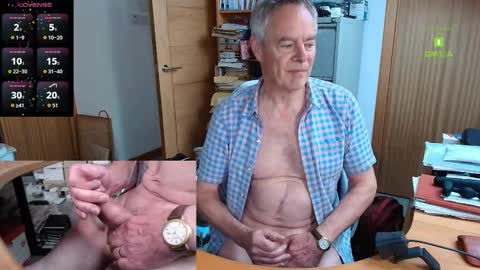 Snapshot of andrew_9999 chatting on 5, 10, 2025 Andrew online show from 5, 10, 2025