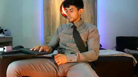 Snapshot of andrew_elliot chatting on 23, 10, 2025 Andrew online show from 23, 10, 2025