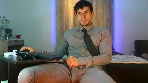 Snapshot of andrew_elliot chatting on 27, 10, 2025 Andrew online show from 27, 10, 2025