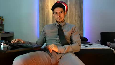 Snapshot of andrew_elliot chatting on 11, 11, 2025 Andrew online show from 11, 11, 2025