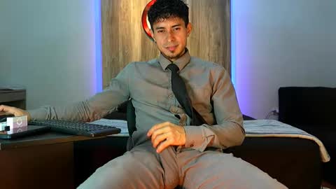 Snapshot of andrew_elliot chatting on 14, 11, 2025 Andrew online show from 14, 11, 2025