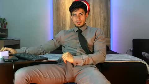 Snapshot of andrew_elliot chatting on 15, 11, 2025 Andrew online show from 15, 11, 2025