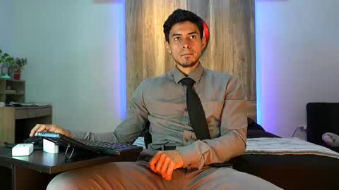 Snapshot of andrew_elliot chatting on 18, 11, 2025 Andrew online show from 18, 11, 2025