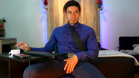 Snapshot of andrew_elliot chatting on 19, 12, 2025 Andrew online show from 19, 12, 2025