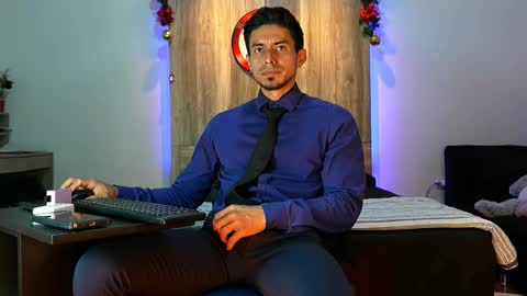 Snapshot of andrew_elliot chatting on 23, 12, 2025 Andrew online show from 23, 12, 2025