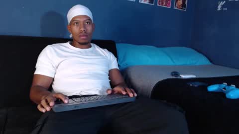 Snapshot of andrew_hoult chatting on 5, 2, 2025 Andrew online show from 5, 2, 2025