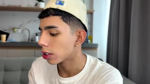 Snapshot of andrew_twink18 chatting on 19, 4, 2026 Andrew M. online show from 19, 4, 2026