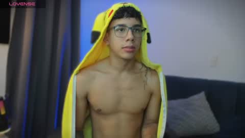 Snapshot of andrew_twink18 chatting on 17, 7, 2026 Andrew M. online show from 17, 7, 2026