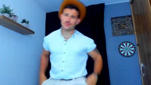 Snapshot of andrewdiaz_ chatting on 27, 5, 2026 Andrew Diaz online show from 27, 5, 2026