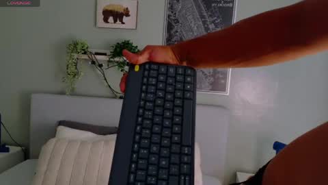 ANDREW KENNOXX online show from 6, 4, 2026