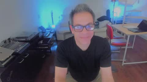 Snapshot of andy0pandi chatting on 12, 9, 2025 Andrew online show from 12, 9, 2025