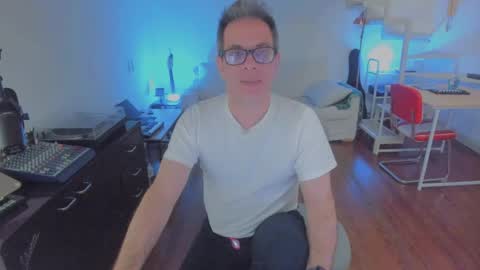 Snapshot of andy0pandi chatting on 2, 10, 2025 Andrew online show from 2, 10, 2025