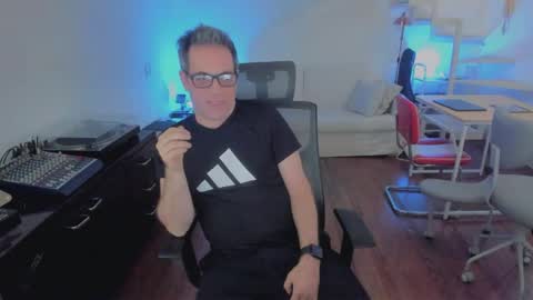 Snapshot of andy0pandi chatting on 16, 12, 2025 Andrew online show from 16, 12, 2025