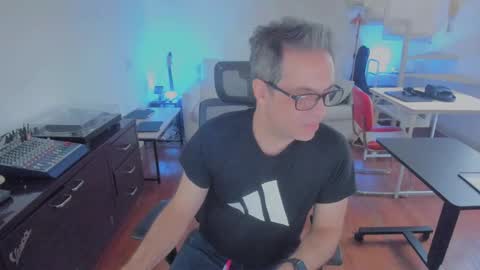 Snapshot of andy0pandi chatting on 17, 12, 2025 Andrew online show from 17, 12, 2025