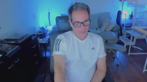Snapshot of andy0pandi chatting on 6, 3, 2026 Andrew online show from 6, 3, 2026