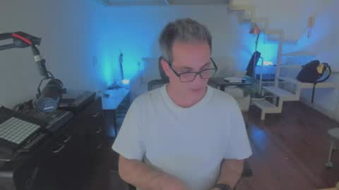 Snapshot of andy0pandi chatting on 17, 4, 2026 Andrew online show from 17, 4, 2026