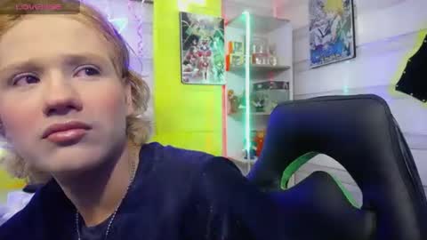 Snapshot of andy_staar18 chatting on 28, 11, 2025 andy online show from 28, 11, 2025