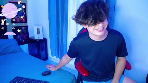 Snapshot of andyboy_19 chatting on 10, 3, 2025 andy online show from 10, 3, 2025