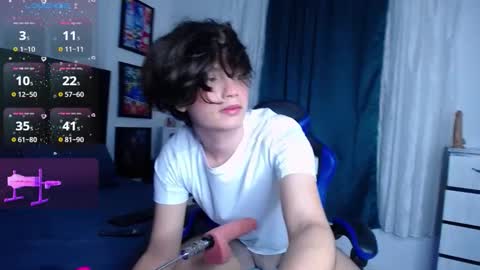 Snapshot of andyboy_19 chatting on 17, 11, 2025 andy online show from 17, 11, 2025