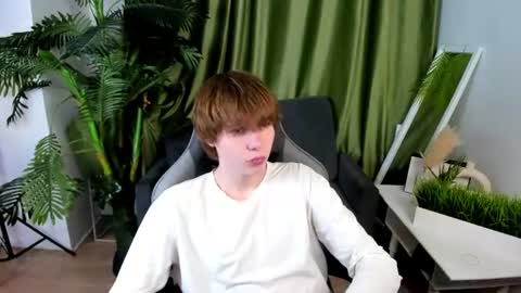 Snapshot of andyjey_ chatting on 28, 6, 2026 Mandy and Andy online show from 28, 6, 2026
