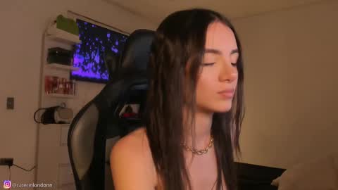 Snapshot of anelisse_ chatting on 13, 11, 2025 online show from 13, 11, 2025