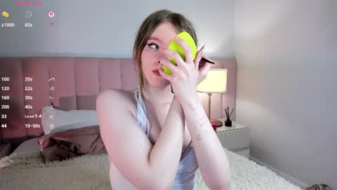Snapshot of angee_ chatting on 17, 6, 2026 Ange online show from 17, 6, 2026