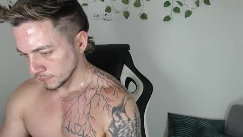 Snapshot of angel_curl chatting on 27, 11, 2025 Angel Curl online show from 27, 11, 2025