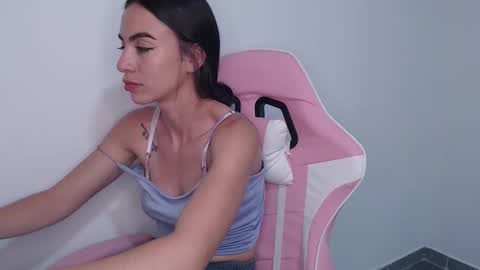 Snapshot of angel_girl10 chatting on 28, 10, 2025 Angel Girl online show from 28, 10, 2025