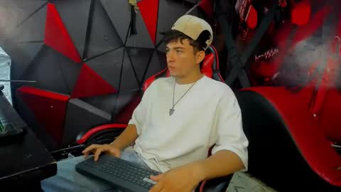 Snapshot of angel_latinboy23 chatting on 23, 11, 2025 Angel online show from 23, 11, 2025