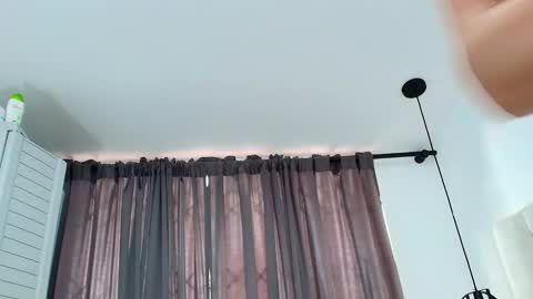 Nicolle  online show from 23, 10, 2025