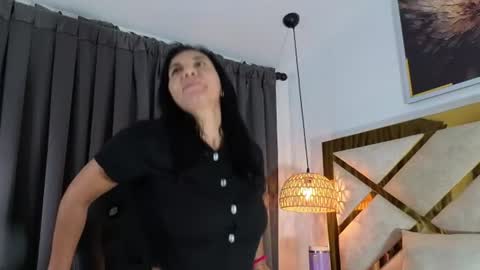 Nicolle  online show from 6, 7, 2026