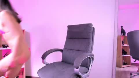 Angela Bonetti online show from 9, 10, 2025