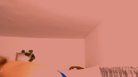 Snapshot of angela_doll01 chatting on 16, 9, 2025 angela online show from 16, 9, 2025