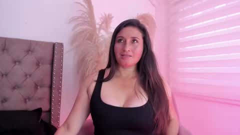 Snapshot of angela_fiory chatting on 13, 10, 2025 Ange online show from 13, 10, 2025