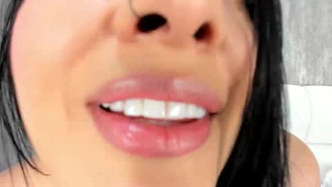 Snapshot of angela_lia_ chatting on 22, 10, 2025 Angela online show from 22, 10, 2025