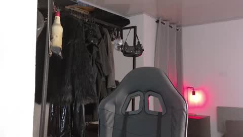 Angela help me reach 100 thumbs up online show from 25, 9, 2025