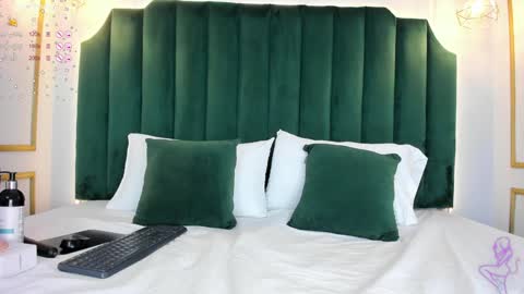 Angela  online show from 8, 2, 2025