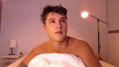 Snapshot of angelcossio chatting on 11, 11, 2025 Angel online show from 11, 11, 2025