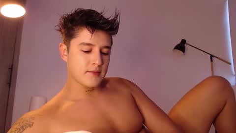 Snapshot of angelcossio chatting on 11, 11, 2025 Angel online show from 11, 11, 2025