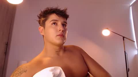 Snapshot of angelcossio chatting on 12, 11, 2025 Angel online show from 12, 11, 2025